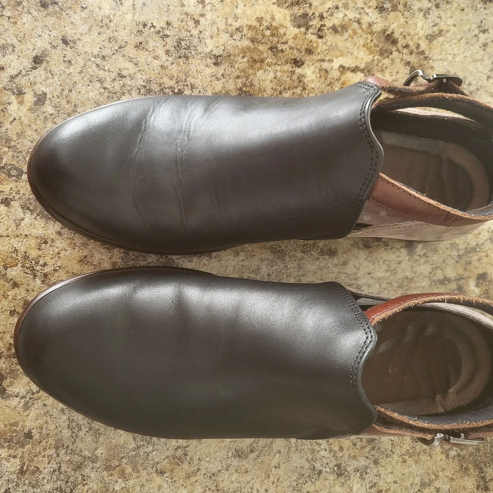 Naot Kamsin Cut Out Booties - Picture 3 of 7